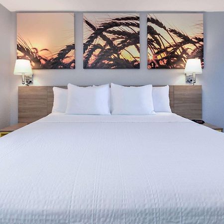 Days Inn By Wyndham Greenville Ms Екстериор снимка
