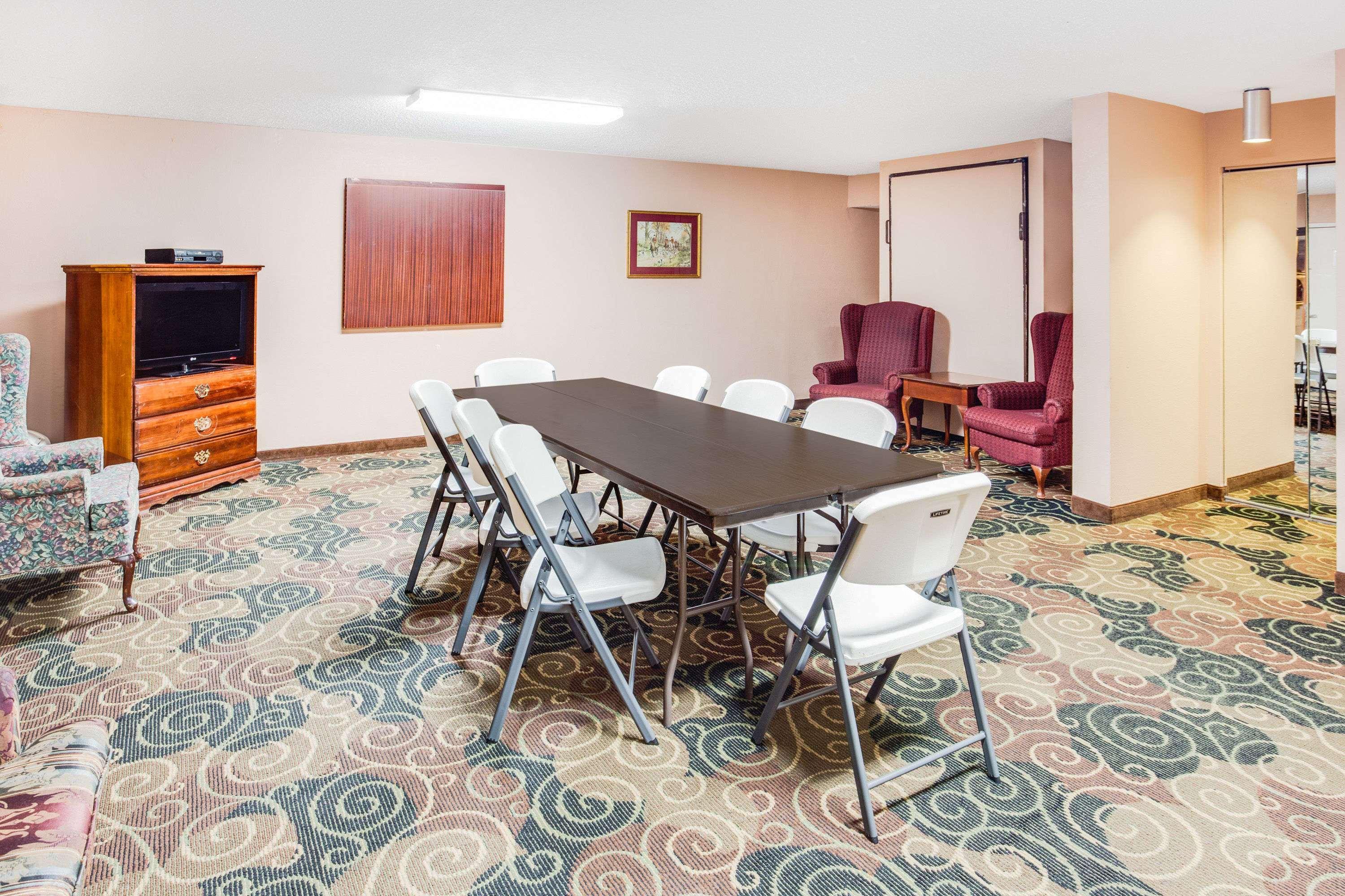 Days Inn By Wyndham Greenville Ms Екстериор снимка