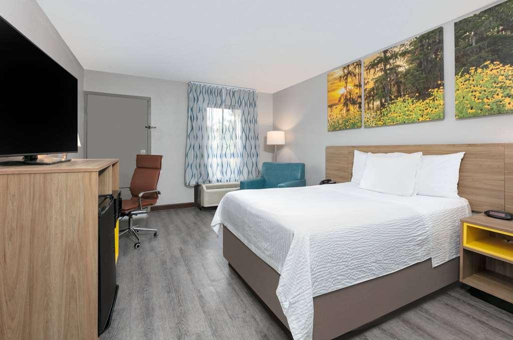 Days Inn By Wyndham Greenville Ms Стая снимка