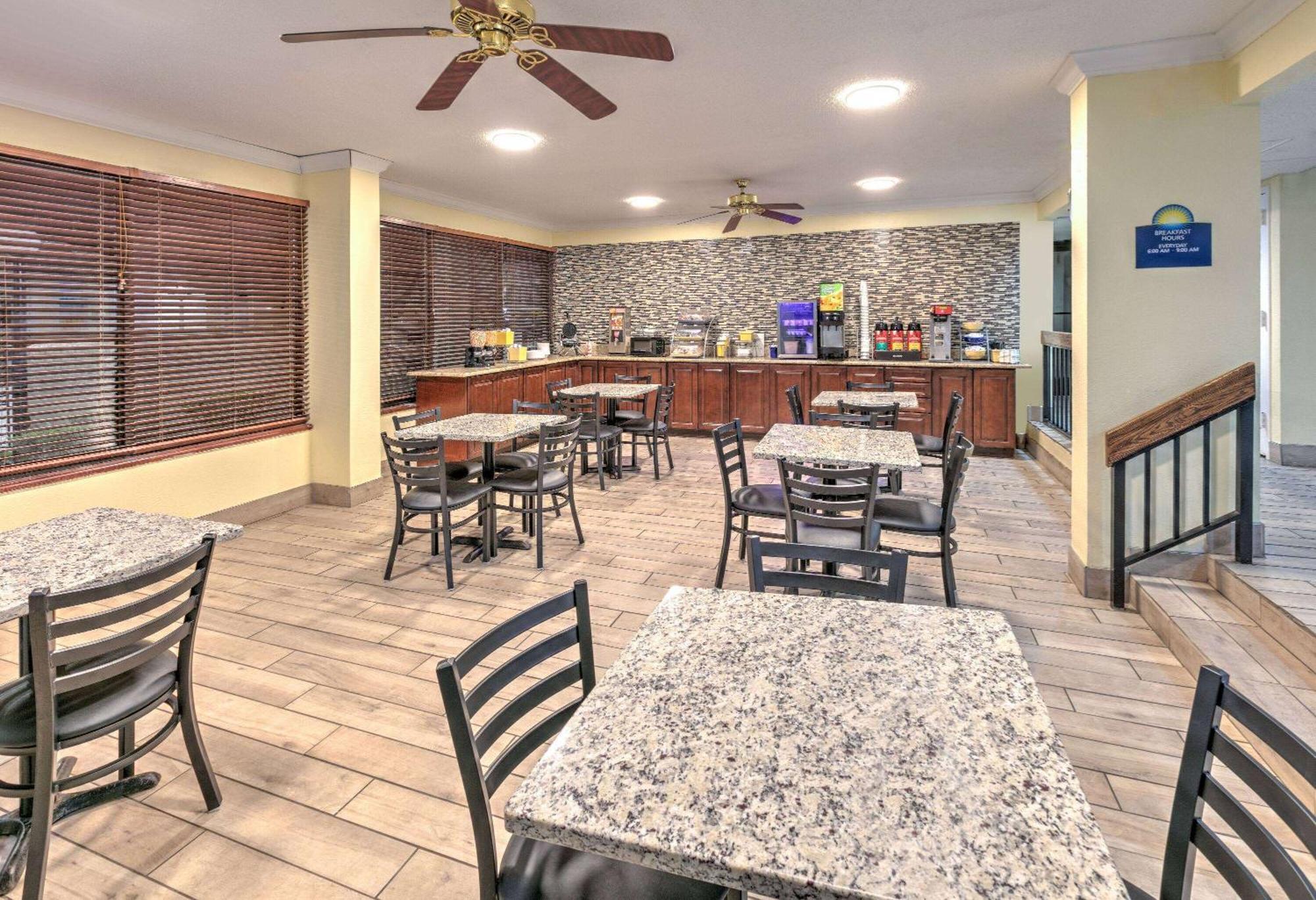 Days Inn By Wyndham Greenville Ms Екстериор снимка