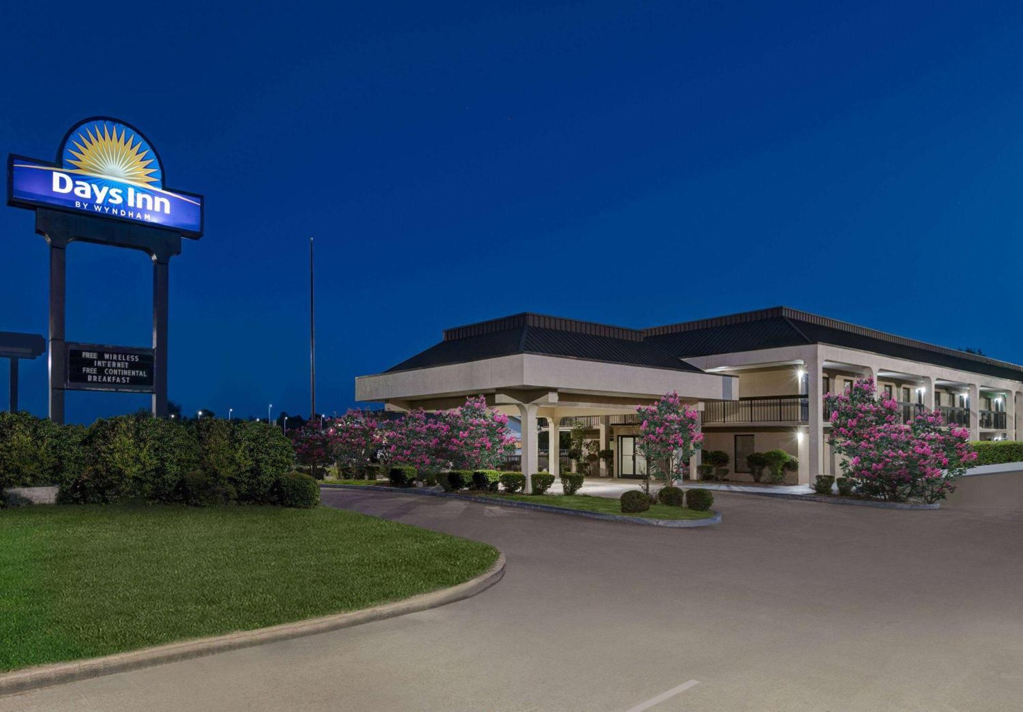 Days Inn By Wyndham Greenville Ms Екстериор снимка