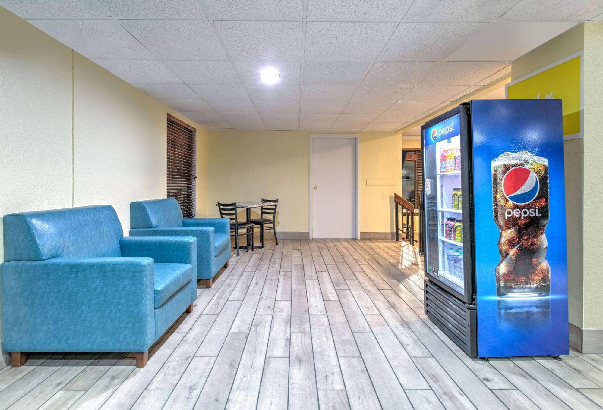 Days Inn By Wyndham Greenville Ms Екстериор снимка