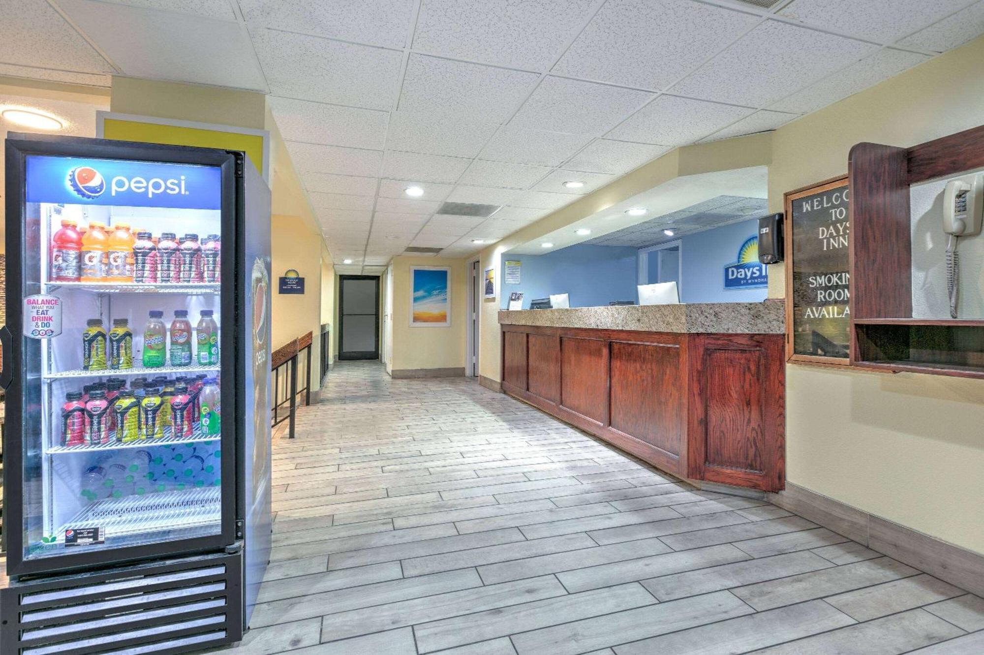 Days Inn By Wyndham Greenville Ms Екстериор снимка