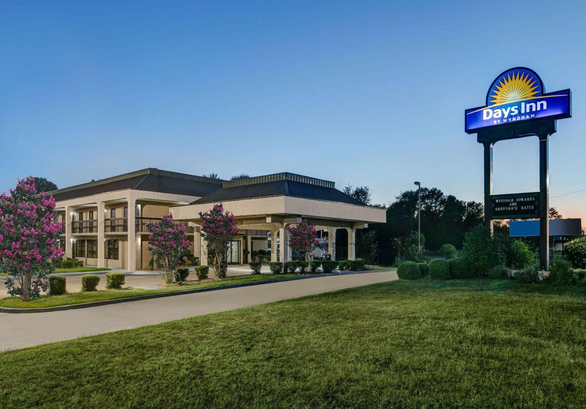 Days Inn By Wyndham Greenville Ms Екстериор снимка
